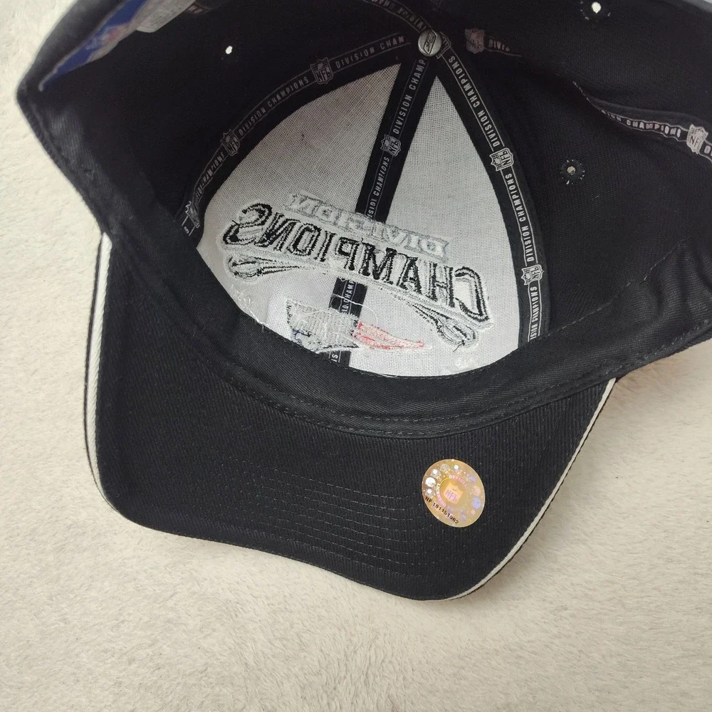 New England Patriots 2004 Division Reebok Hat Cap Strap Back Mens Black Football